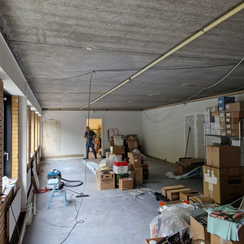 Handyman udfører småreparationer og praktisk vedligehold i ejendom på Vestfyn